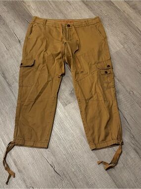 Women’s Tan Dockers Capris